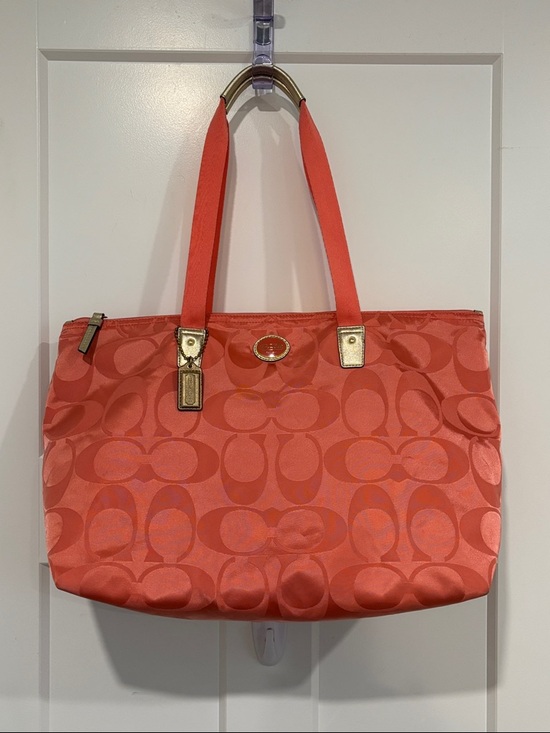 Coach Handbags - Coach Coral Signature C’s  Jacquard Tote with Gold Hang Tag & Accents